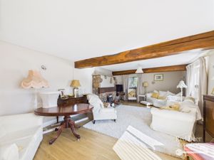 Sitting Room- click for photo gallery